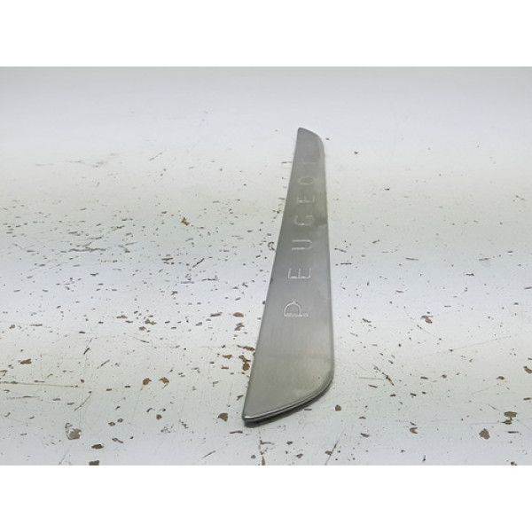 Emblema Soleira Lado Direito Peugeot 208 9675541480 Cx035